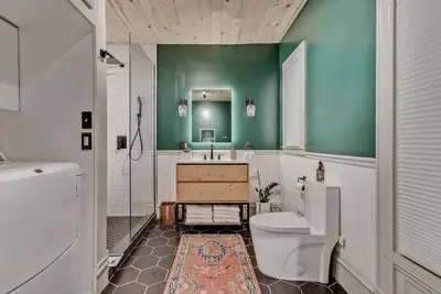 Image de City Oasis Awaits Cozy Dt Home With Hot Tub Vikings