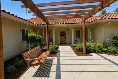 7br Elegant Country Retreat with Pool & Expansive Private Grounds