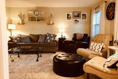 Image de Tranquil Wooded Home Near Lee, Shopping, Greenway