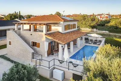 Image de Belle maison à Peroj avec WiFi