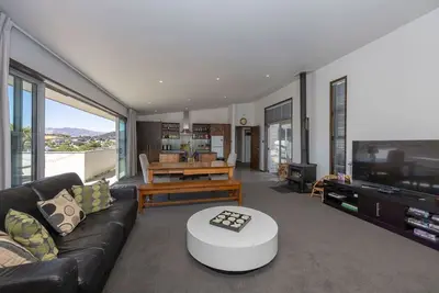 Image de Wanaka Bach with Mountain Views