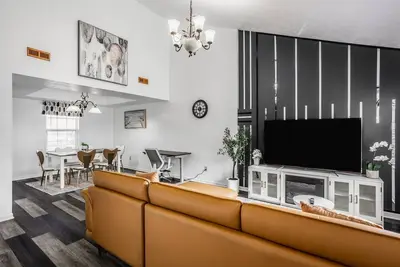 Image de A king Size Bed Fun House