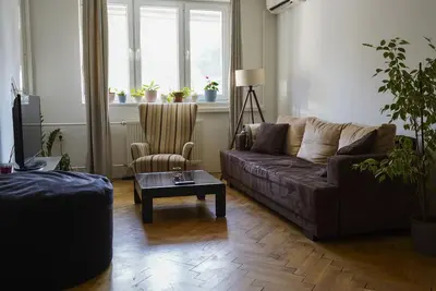 Image de Cozy apartment, located in a quiet street but still close to center.