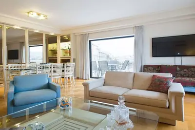 Image de Alexander's Penthouse Temple of Zeus