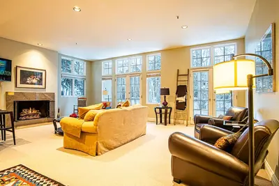 Trail Creek Treasure - Luxury 3bd nr Sv Ski Lifts