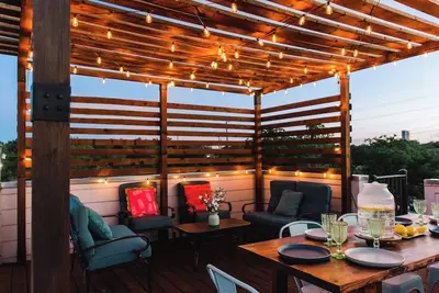Image de Eclectic Austin Oasis| Rooftop Decks, Downtown Views