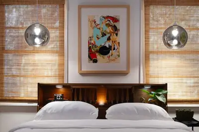 Image de Steps to Unt - Art-Filled Mid-Century Retreat w/ Patios & Firelight