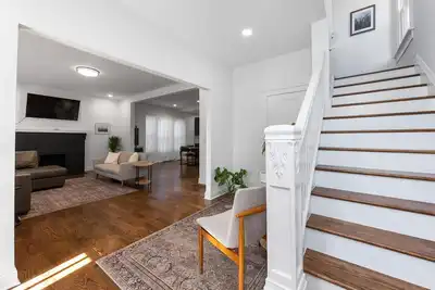 Image de 3 story, massive house in Central Columbus. Huge Kitchen!