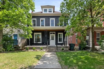 Image de Newly Renovated 3 story house near Short North, Free parking and full backyard.