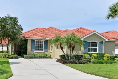 Image de Golf, boating, pool, fitness ctr and dining all located on site