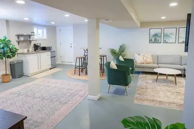 Image de Spacious & Private Suite in a Central location