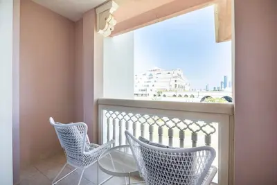 Image de Lovely 1-bedroom beachfront apartment with pool