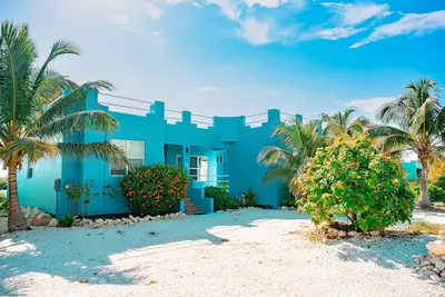 Image de Waterfront villa with outdoor pool, washer/dryer, & central Ac