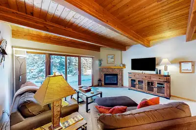 Ski-in/ski-out condo with fireplace & hot tub - walk to gondola & Main Street