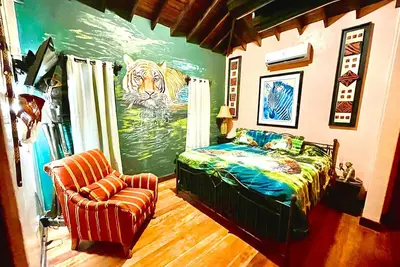 Jungle-themed bedroom sleeps up to 4 on Roatan