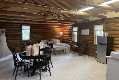 Image de Amazing Log Cabin Nestled in 1000s of Acres of Beautiful Forest