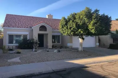 Quiet, Clean Home In South Phoenix/Ahwatukee