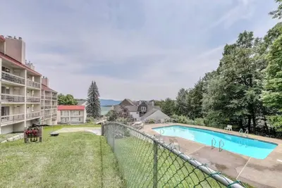 Image de Snowy Paradise Awaits: Walk to Sugarbush Mountain