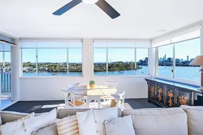 Image de The Hillside at Hamilton A Fresh Riverfront Abode