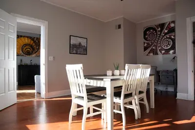 Downtown Cincinnati Elegant & Comfortable 2-Bedroom City Retreat