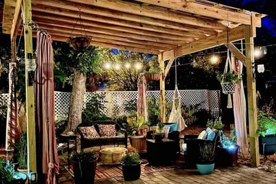 Image de Feel local! A Football Field Stroll to Downtown & the River! Pets encouraged! \n