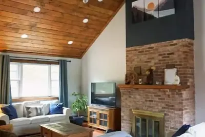 Spacious yet cozy house close to Gore Mountain\n\n