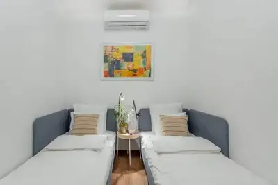 Image de Brand New Central Avenue Apartment\n\n