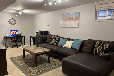 Image de Entire walkout basement near shopping and dining\n\n