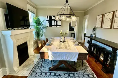 Image de Spacious 3bd/2ba Home Downtown Area