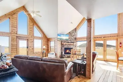 Image de Secluded Cabin W Hot tub, Views & 159 Acres for Atv Riding!