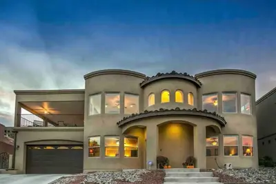 Image de Unbeatable Views! 4bd/2. 5ba Custom Home near Old Town