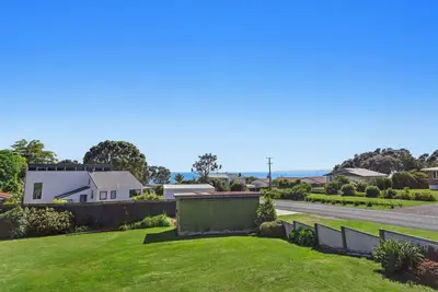 Image de Back to the Beach Bach- Whole House- 4 guests- One price