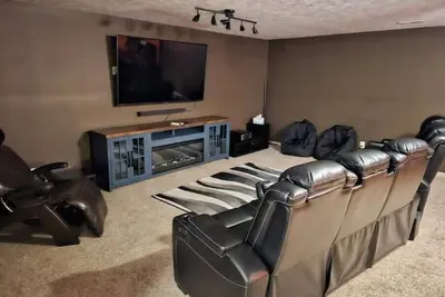Image de Zen Den: Movie room, Bar, Games and Ev Charger