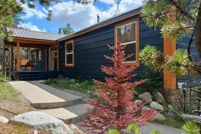 Image de 4000sqft Lux W Indoor Sauna & Gameroom!