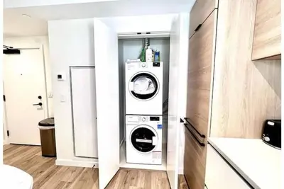 Image de Blueprint/2bed/1bath + Gym + Off + Skytrain + Mall + Evse