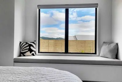 Image de Hosts on the Coast Kupe's Coastal Dream