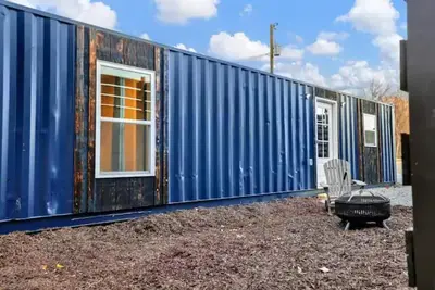 Image de Cozy Rustic Blue Container Cottage ~ Lake Wheeler