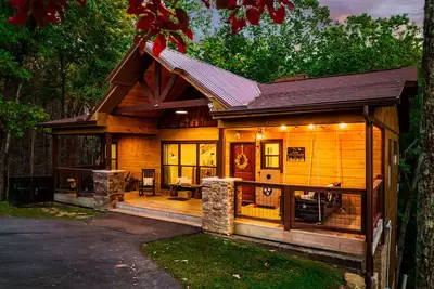 Image de 3 King Beds 3. 5 Bath Cabin-Hot Tub-Pool Table, Great Smoky Mountains