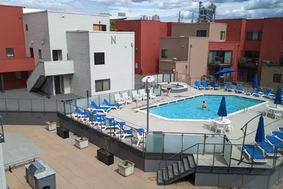 Image de Downtown 2 bdrm Condo Steps Away From the Willamette River. Year Round Hot Tub