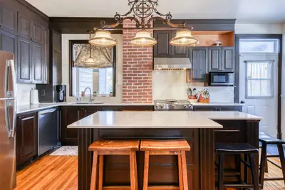 Image de Château Saint-Émile formally presbytery, lakeside near ski and hiking resort\n\n\n\n