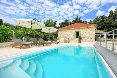 Image de Your Antipaxos sanctuary with private pool.