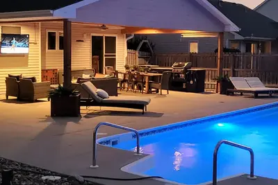 Image de A Grimes Family Getaway near Des Moines with Seasonal Swimming Pool Sleeps 12