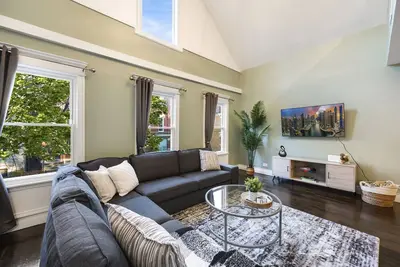 Image de Group Lux Lincoln Park 4bd/4. 5ba Home +parking