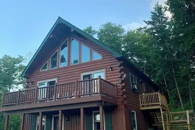 Image de Newly built  mountainside log cabin in Lakes Region. Newfound Lake nearby.
