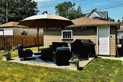 Image de Vintage Mcm Musical Chicago Berwyn Bungalow 3 Bed