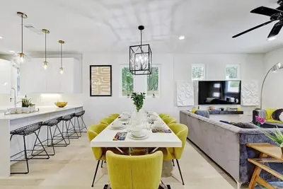 Image de Luxe Lone Star Oasis, near Downtown | Hot Tub