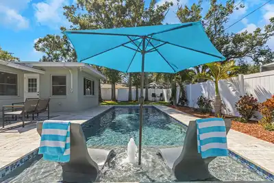 Image de New! Heated Pool w/ Tanning Shelf, 4 Min To Beach! Pet-Friendly!