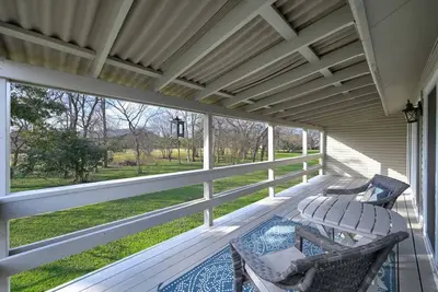 Image de 2 Br Lake Conroe Condo | Peaceful Porch | Gated Community | Near Waterpoint Marina