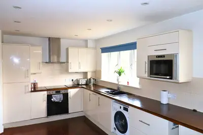 Image de Wokingham - Contemporary, Spacious - Three Bedroom (Two Bathroom) Apartment