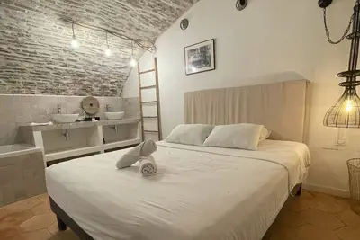 Image de Appartement + cour et dépendance au centre-ville de Marseille